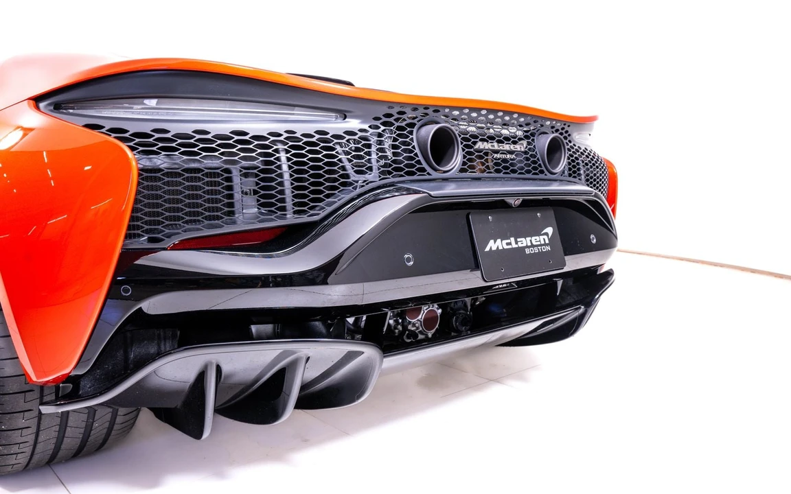2026 McLaren Artura Spider - Image 14 of 25