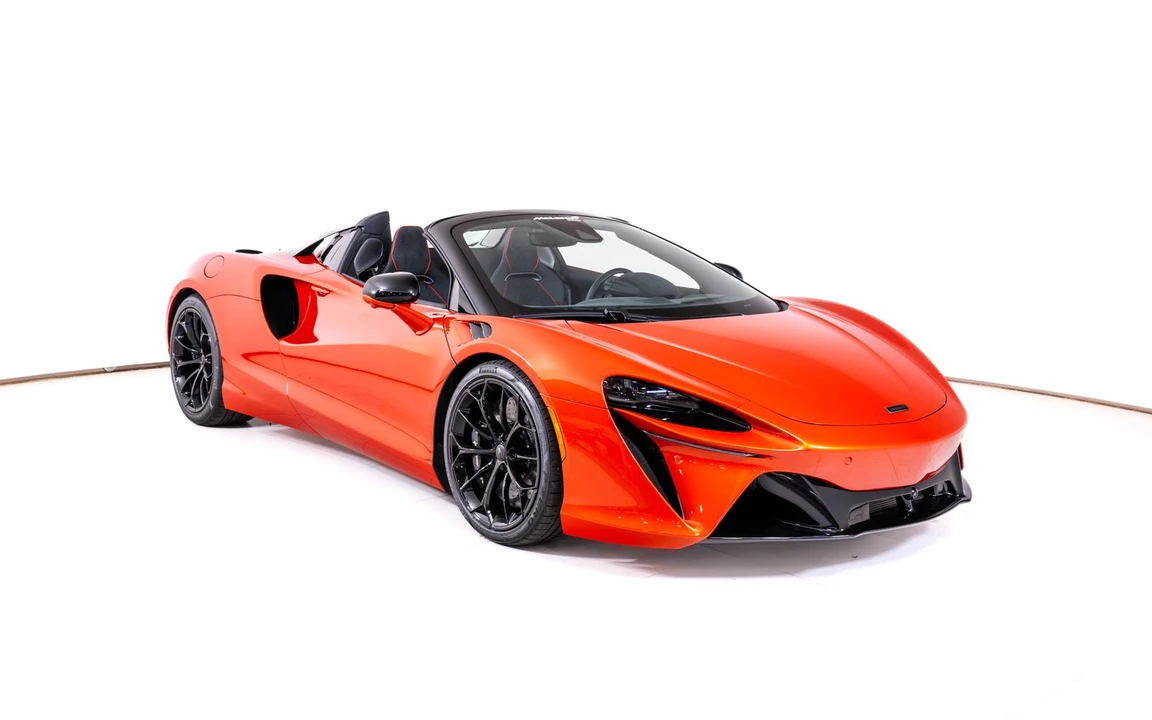 2026 McLaren Artura Spider - Image 9 of 25