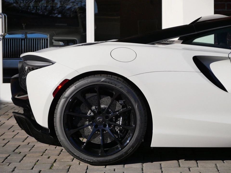2026 McLaren Artura - Image 19 of 20
