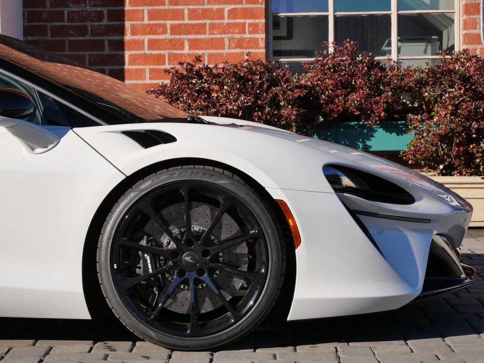 2026 McLaren Artura - Image 7 of 20