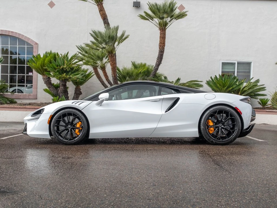 2026 McLaren Artura - Image 3 of 31