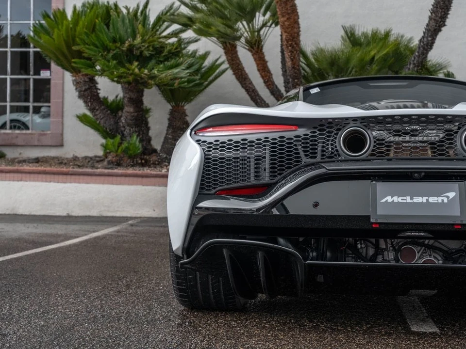 2026 McLaren Artura - Image 31 of 31