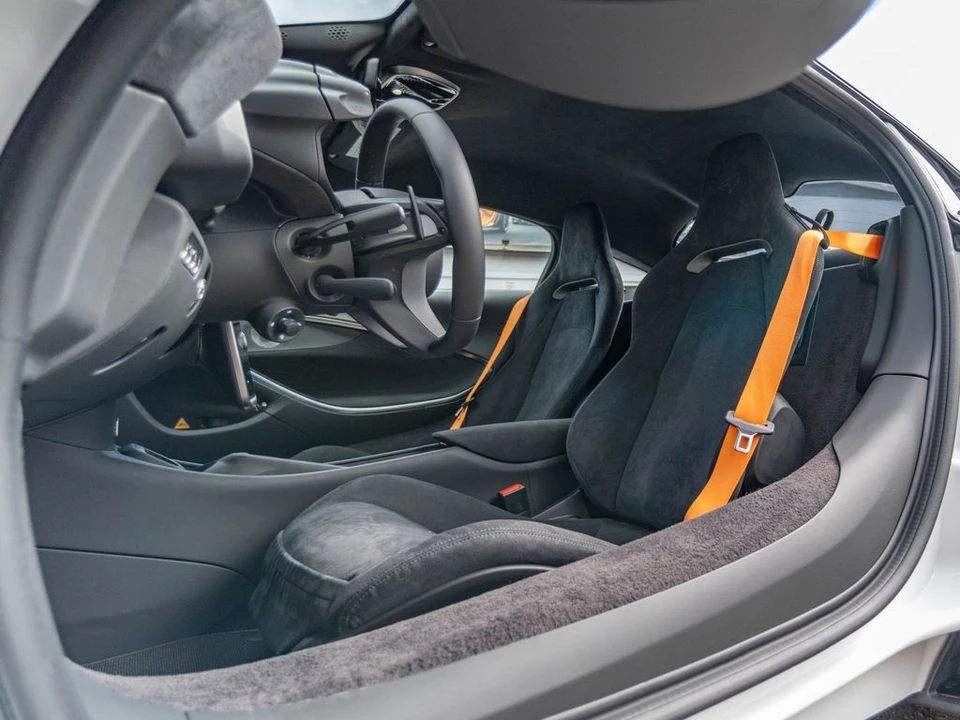 2026 McLaren Artura - Image 24 of 31