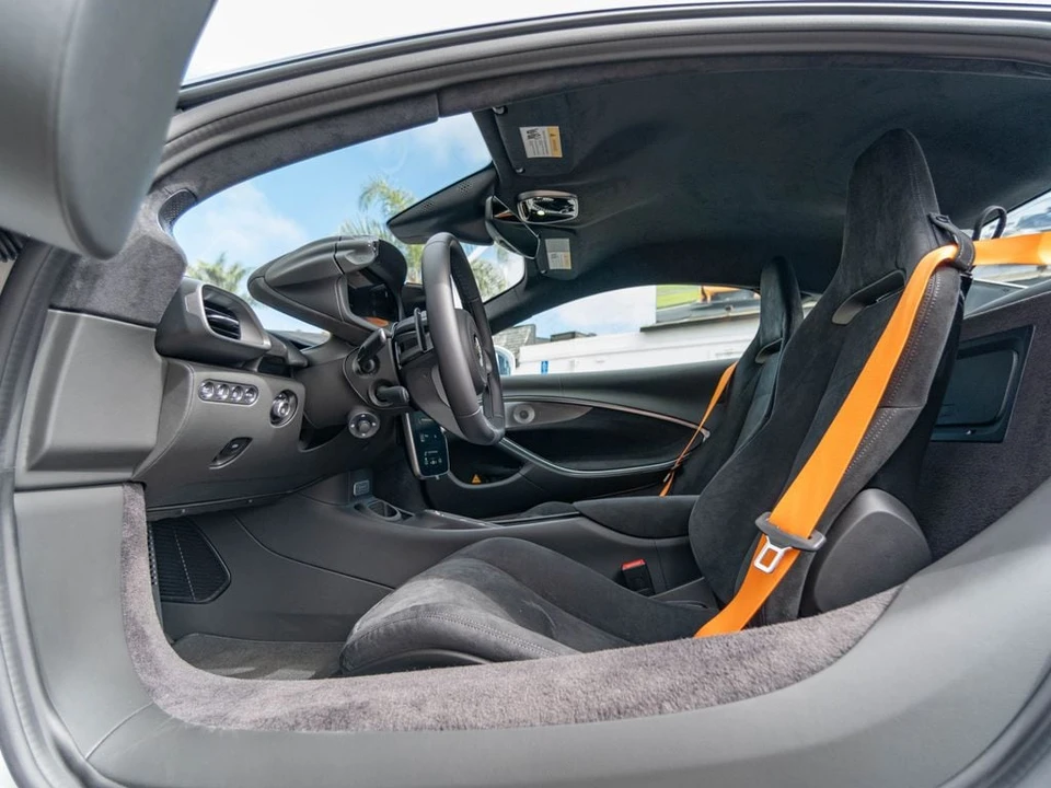 2026 McLaren Artura - Image 9 of 31