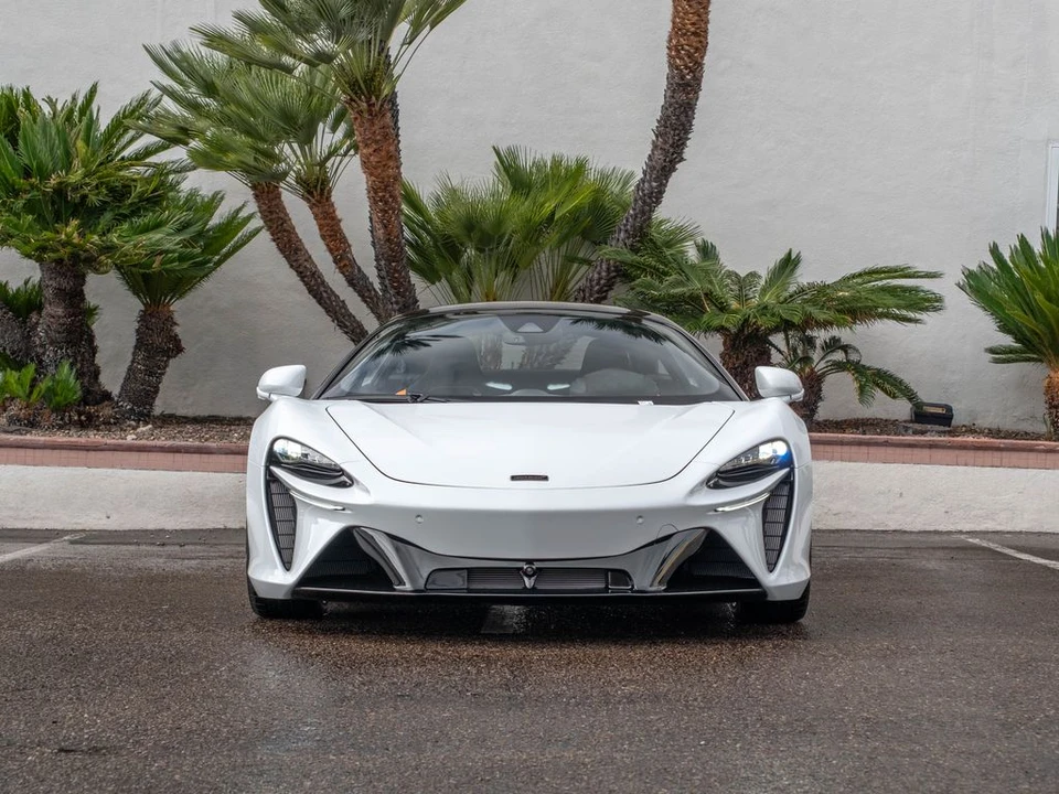 2026 McLaren Artura - Image 2 of 31