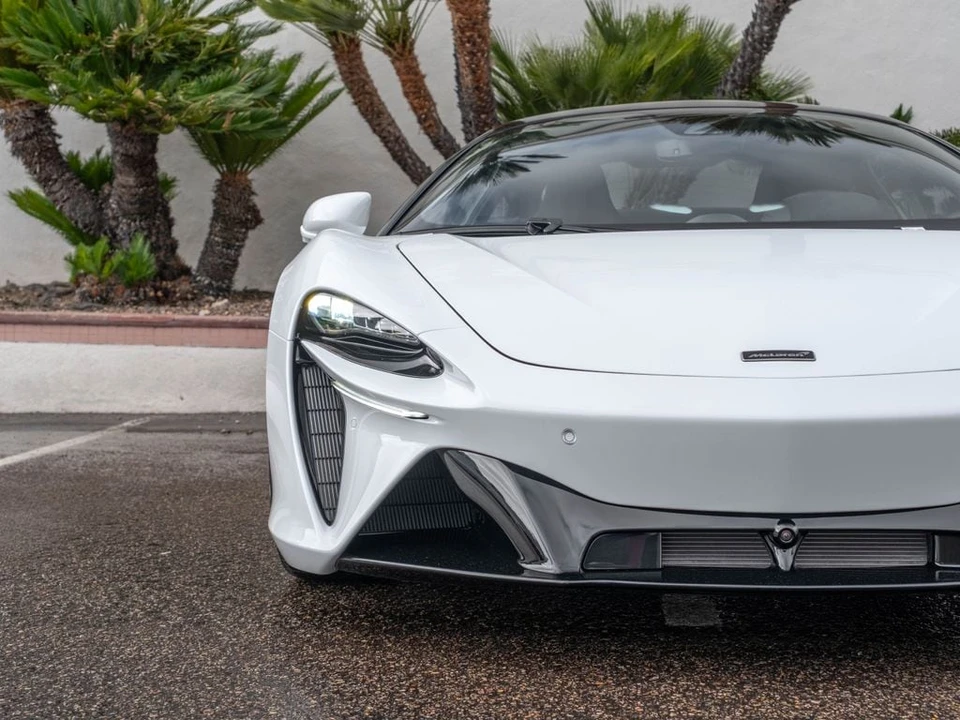 2026 McLaren Artura - Image 28 of 31