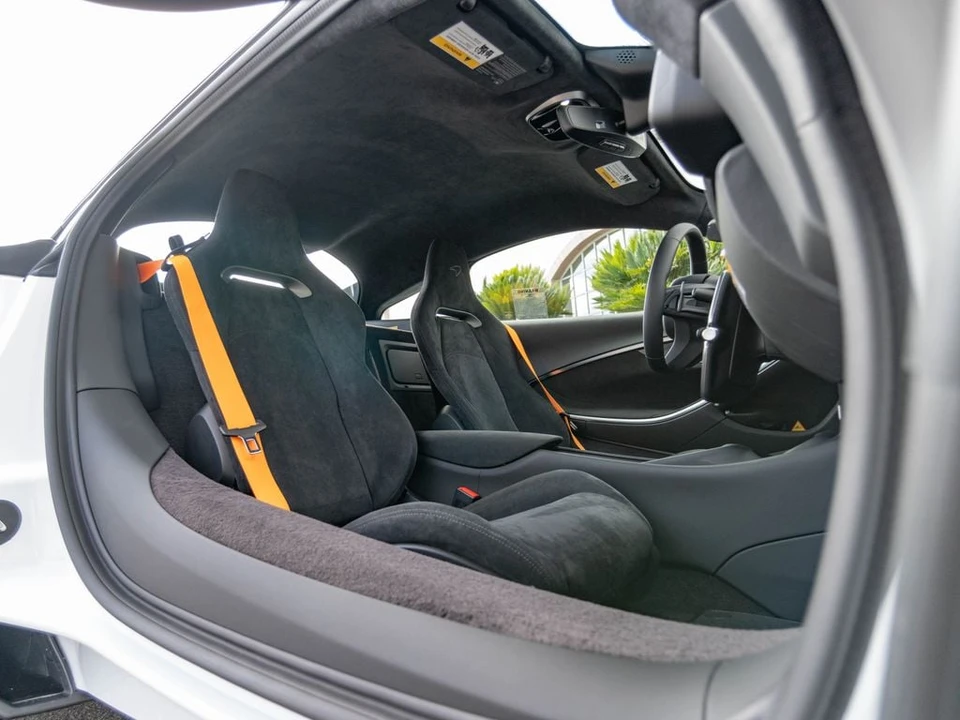 2026 McLaren Artura - Image 25 of 31