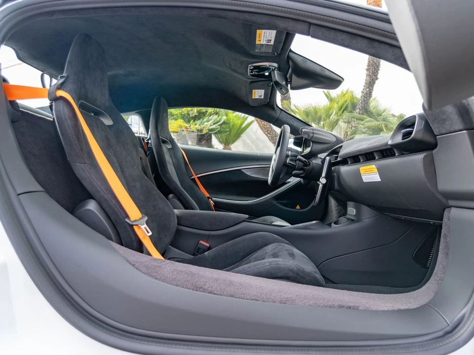 2026 McLaren Artura - Image 11 of 31