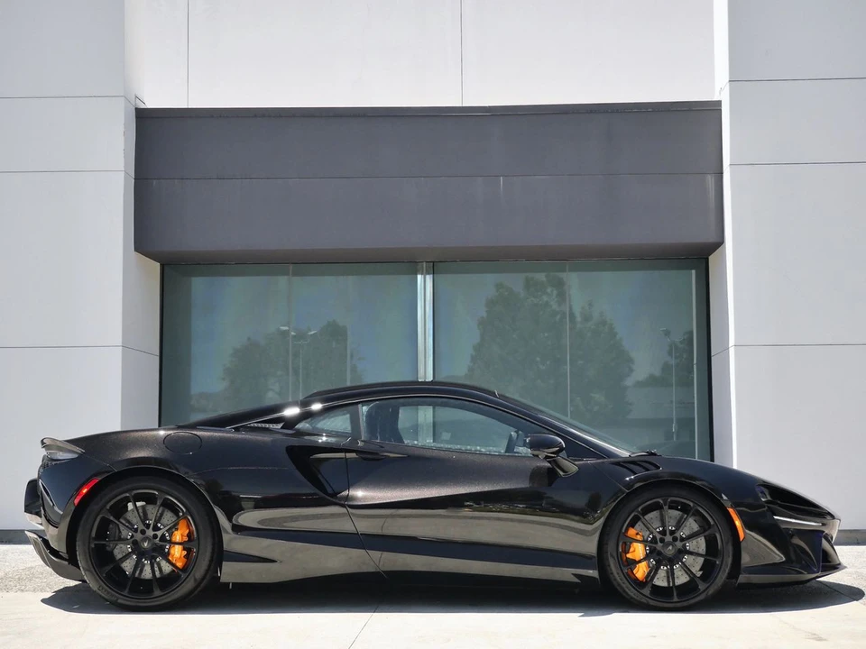 2026 McLaren Artura - Image 3 of 25