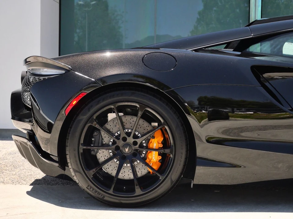 2026 McLaren Artura - Image 15 of 25