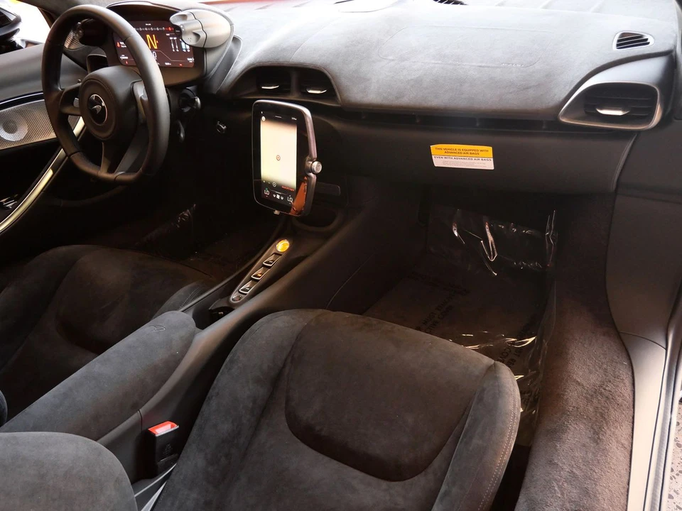2026 McLaren Artura - Image 10 of 25