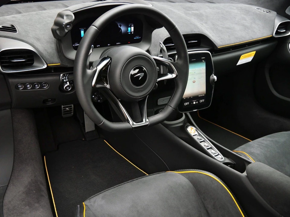 2026 McLaren Artura - Image 8 of 22