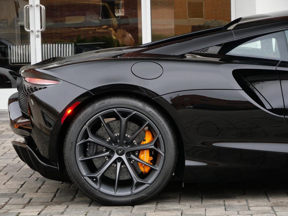 2026 McLaren Artura - Image 18 of 22