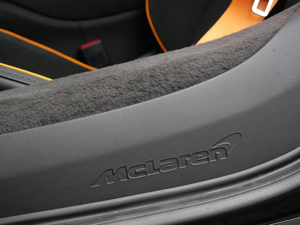 2026 McLaren Artura - Image 15 of 22