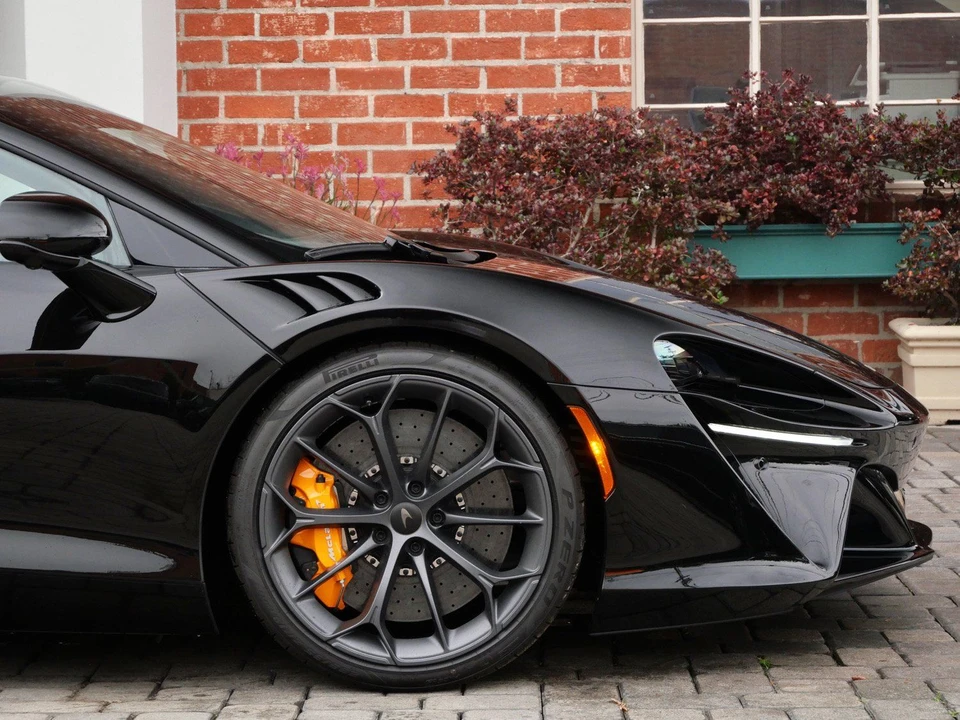 2026 McLaren Artura - Image 7 of 22