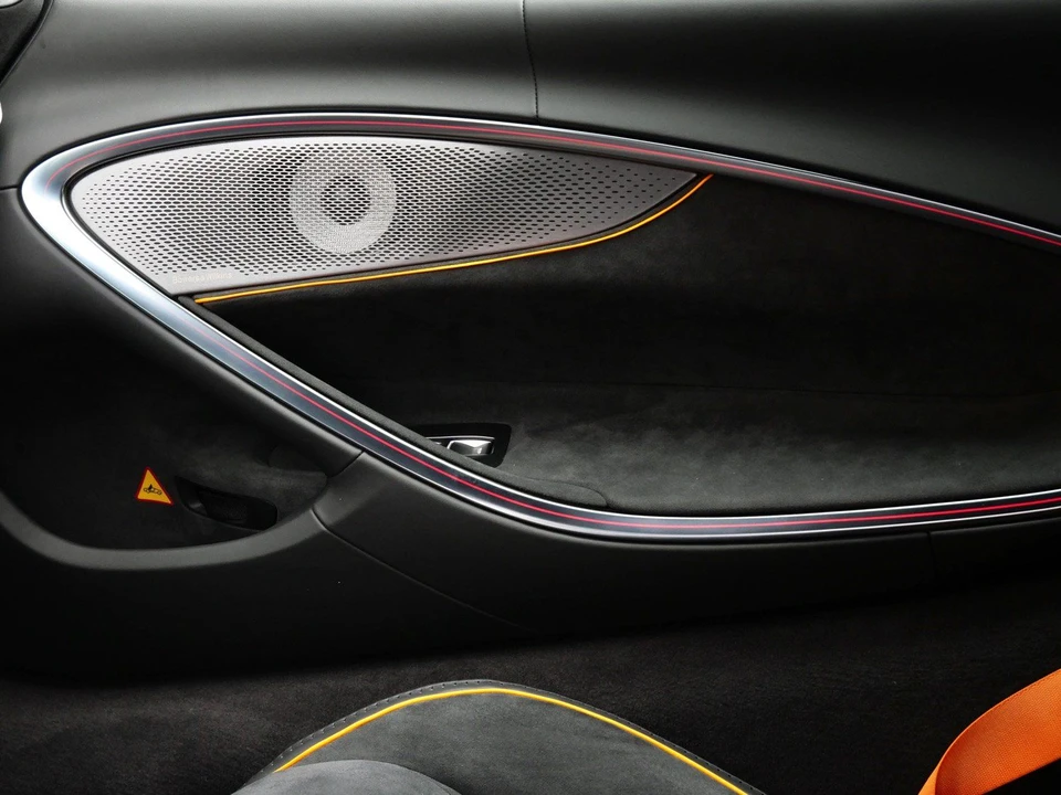2026 McLaren Artura - Image 14 of 22
