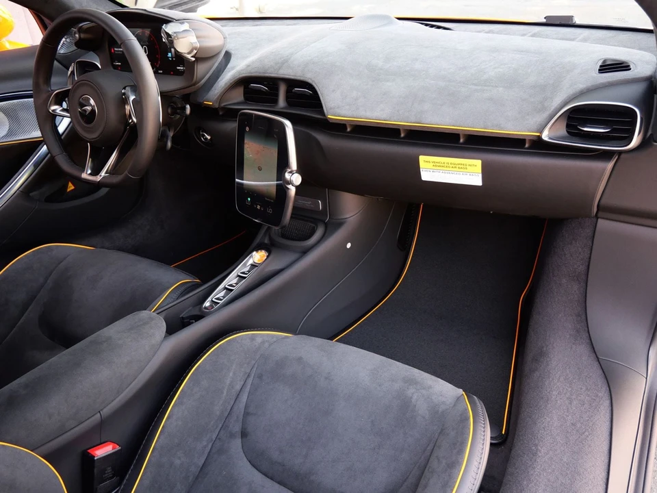 2026 McLaren Artura - Image 11 of 24