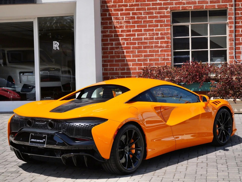 2026 McLaren Artura - Image 4 of 24