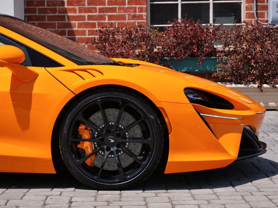 2026 McLaren Artura - Image 7 of 24