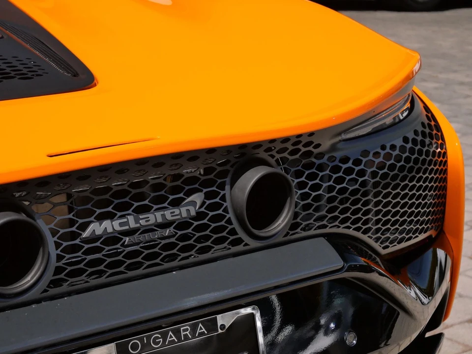 2026 McLaren Artura - Image 13 of 24