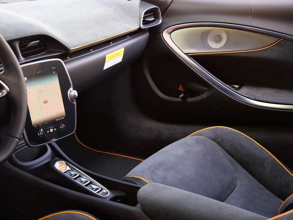 2026 McLaren Artura - Image 17 of 24