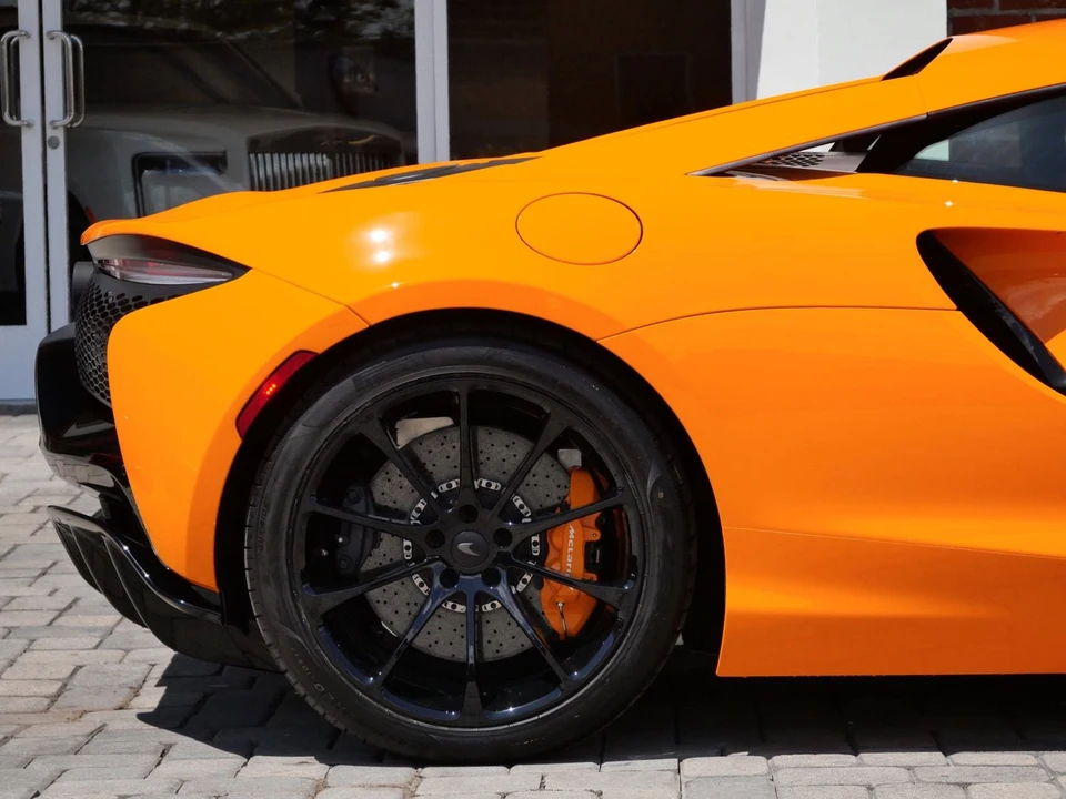 2026 McLaren Artura - Image 14 of 24