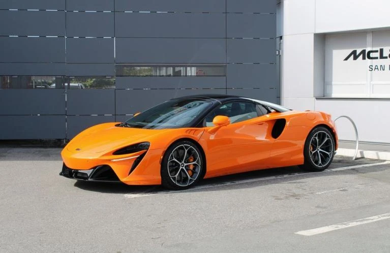 2026 McLaren Artura - Image 7 of 7