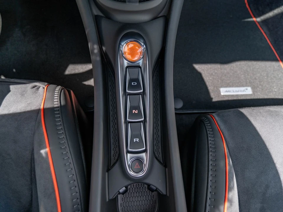 2026 McLaren Artura Spider - Image 23 of 31