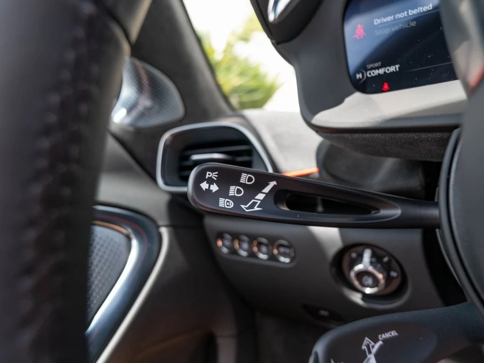 2026 McLaren Artura Spider - Image 20 of 31