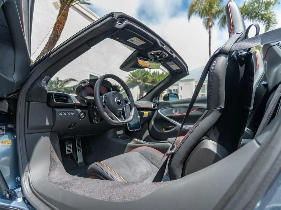 2026 McLaren Artura Spider - Image 10 of 31