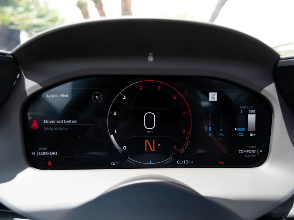2026 McLaren Artura Spider - Image 14 of 31