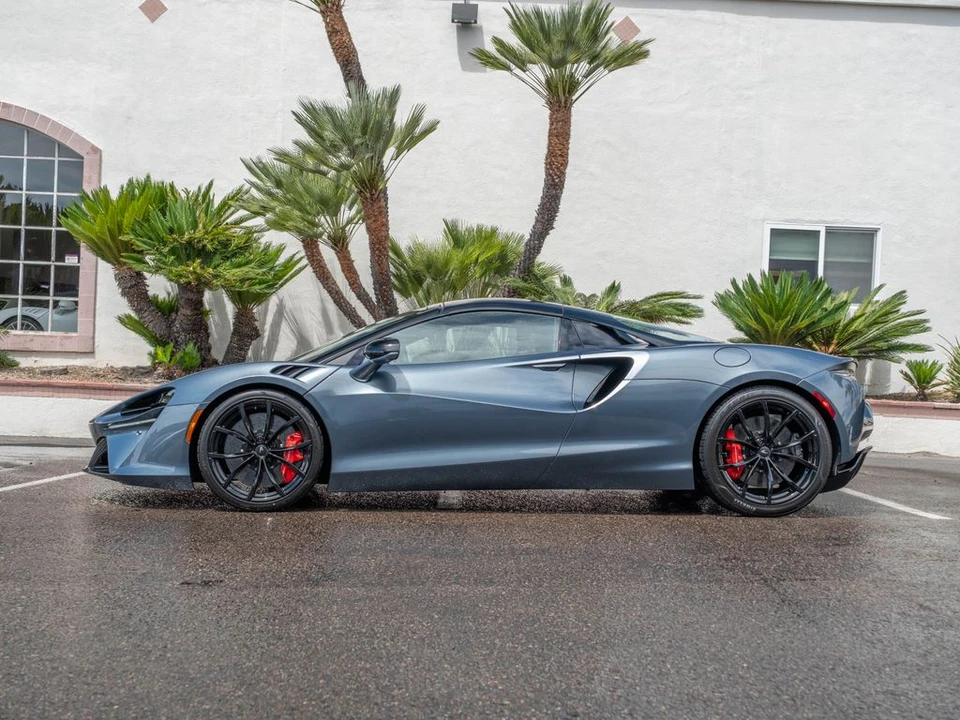 2026 McLaren Artura Spider - Image 29 of 31