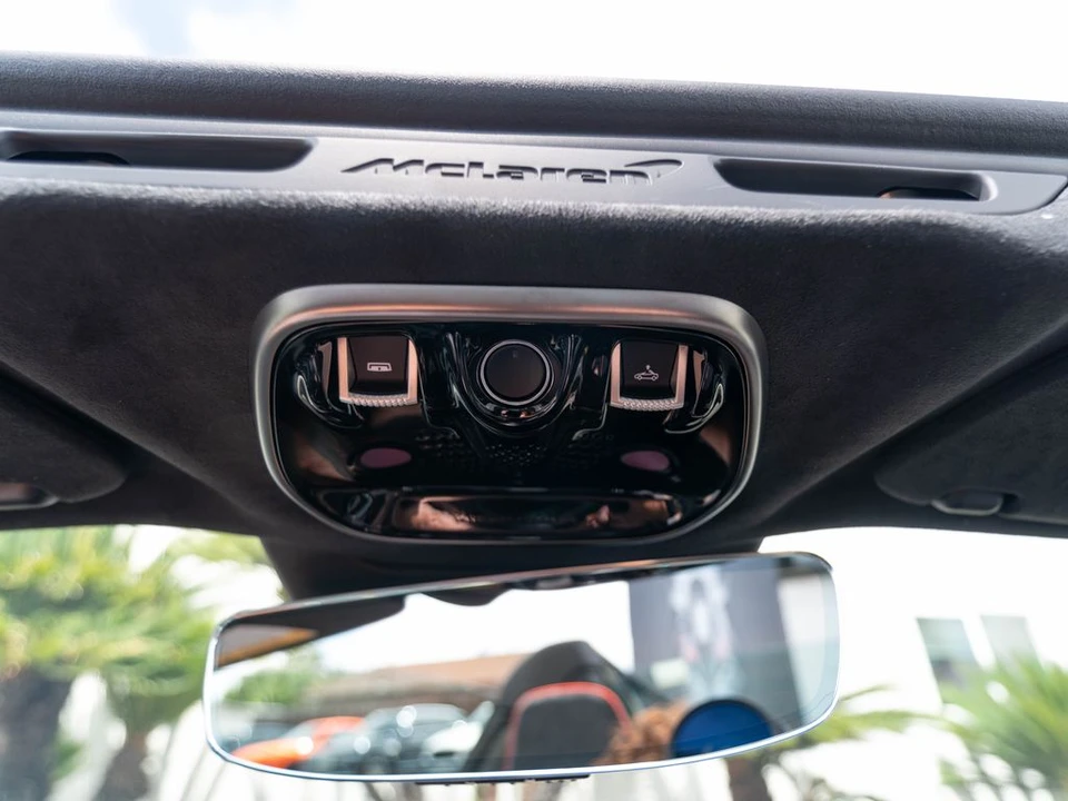 2026 McLaren Artura Spider - Image 24 of 31
