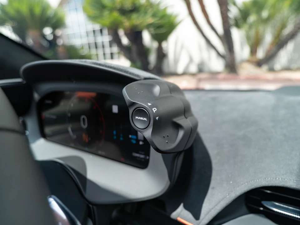 2026 McLaren Artura Spider - Image 16 of 31