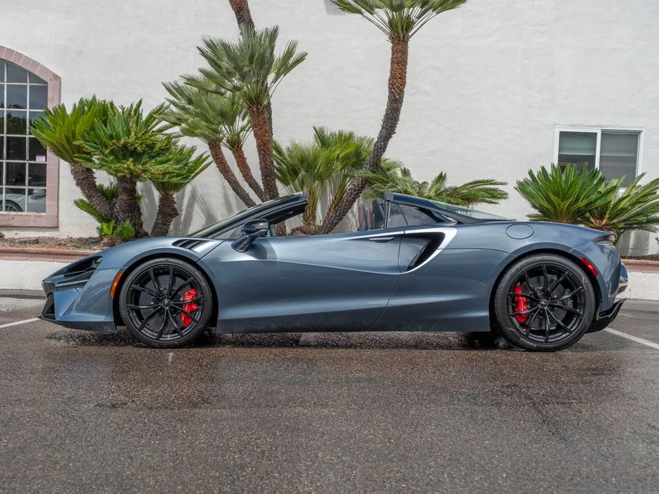 2026 McLaren Artura Spider - Image 3 of 31