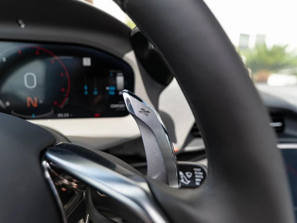 2026 McLaren Artura Spider - Image 12 of 31