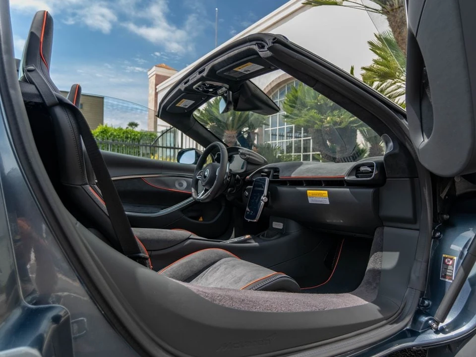 2026 McLaren Artura Spider - Image 11 of 31