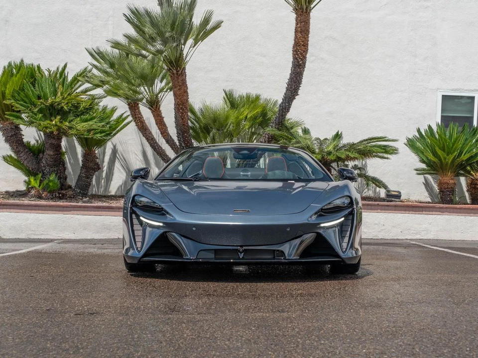 2026 McLaren Artura Spider - Image 2 of 31