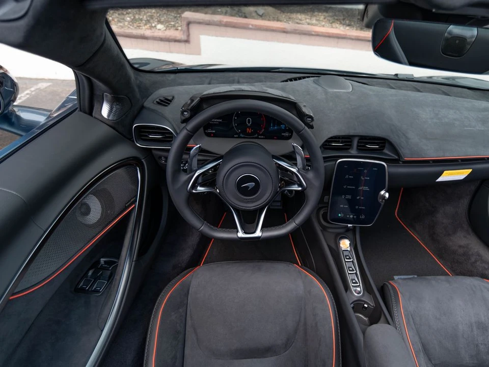 2026 McLaren Artura Spider - Image 8 of 31
