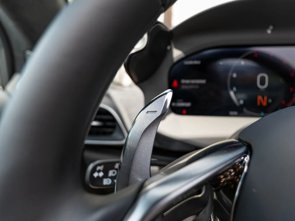 2026 McLaren Artura Spider - Image 15 of 31