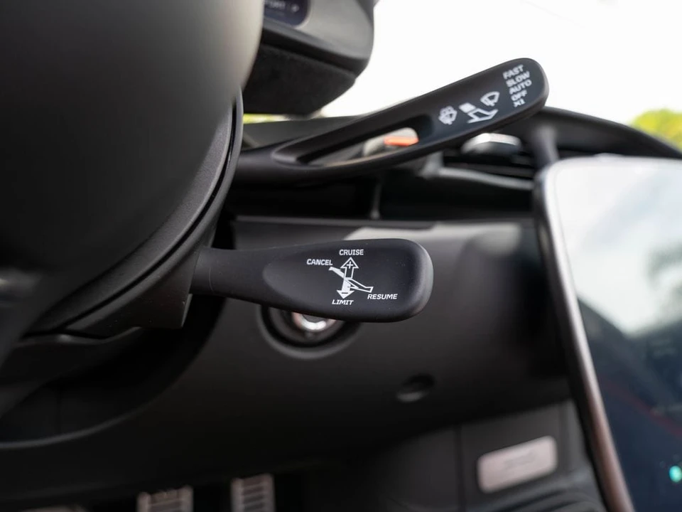 2026 McLaren Artura Spider - Image 19 of 31