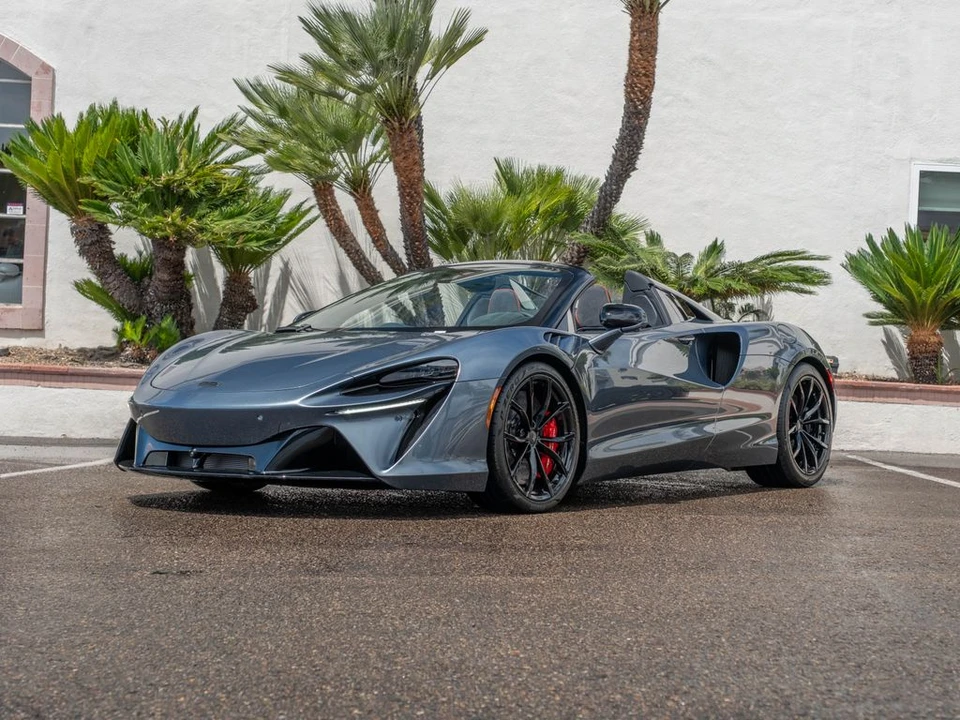 2026 McLaren Artura Spider - Image 30 of 31