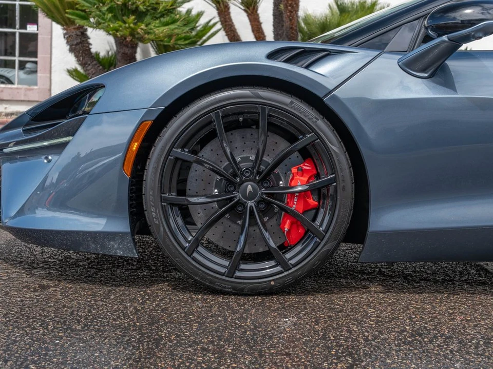 2026 McLaren Artura Spider - Image 7 of 31