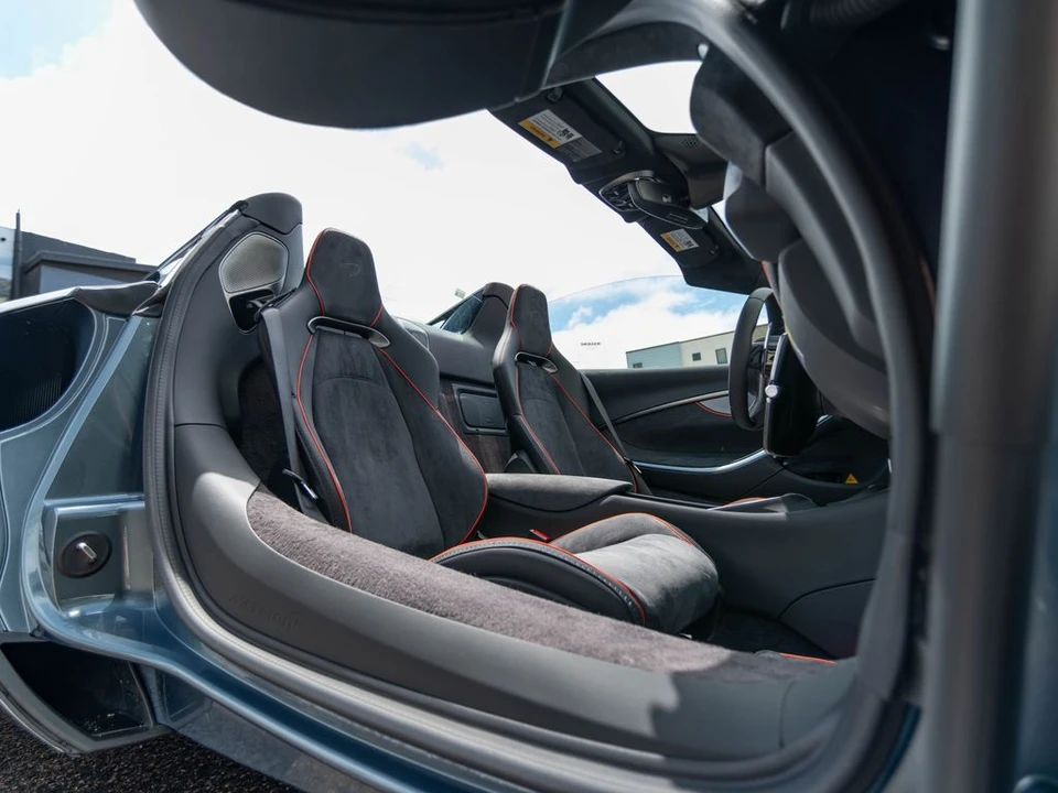 2026 McLaren Artura Spider - Image 27 of 31