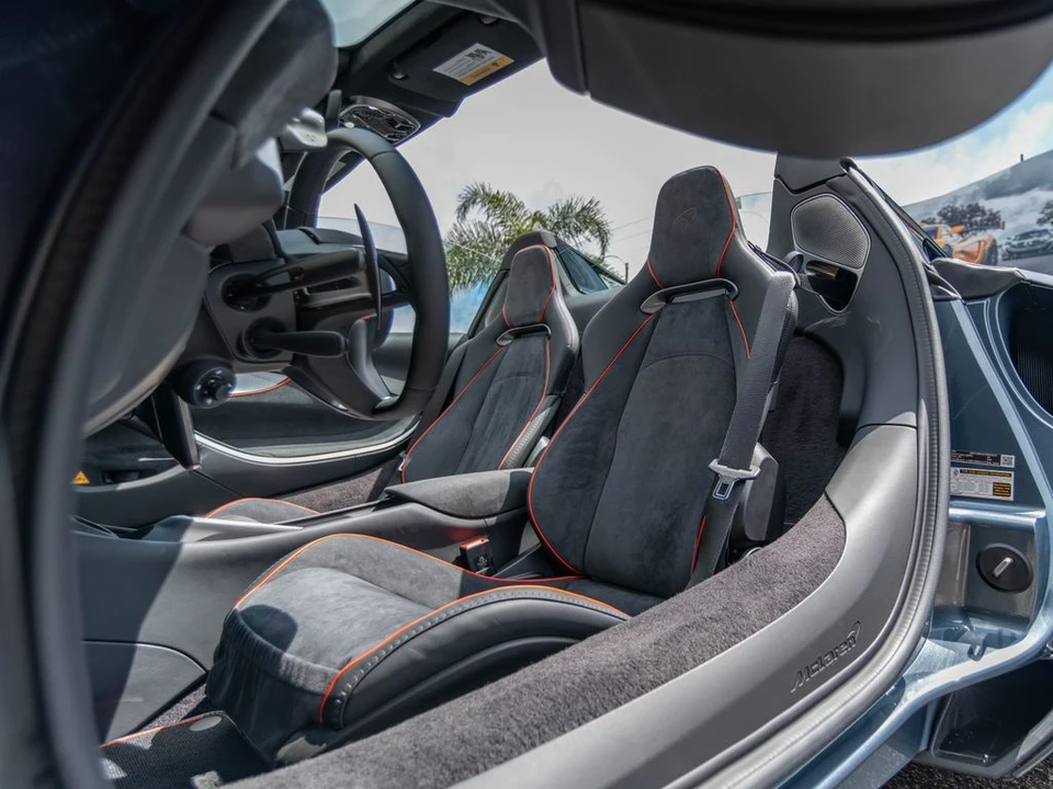 2026 McLaren Artura Spider - Image 25 of 31