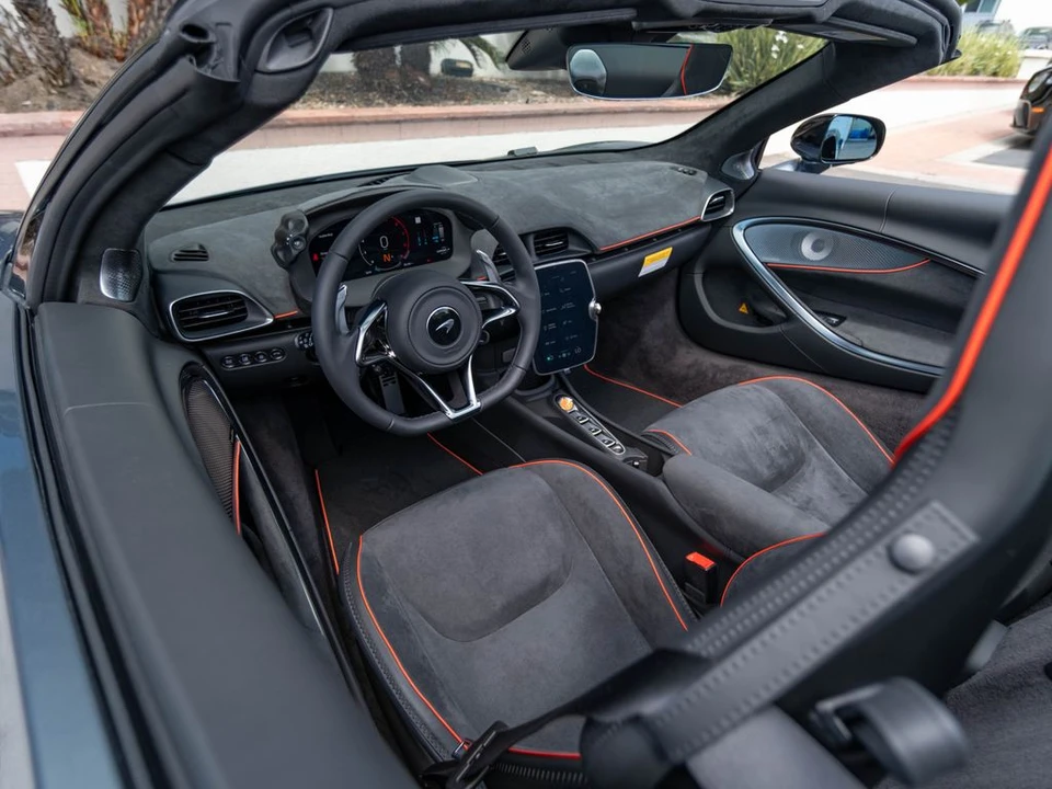 2026 McLaren Artura Spider - Image 9 of 31