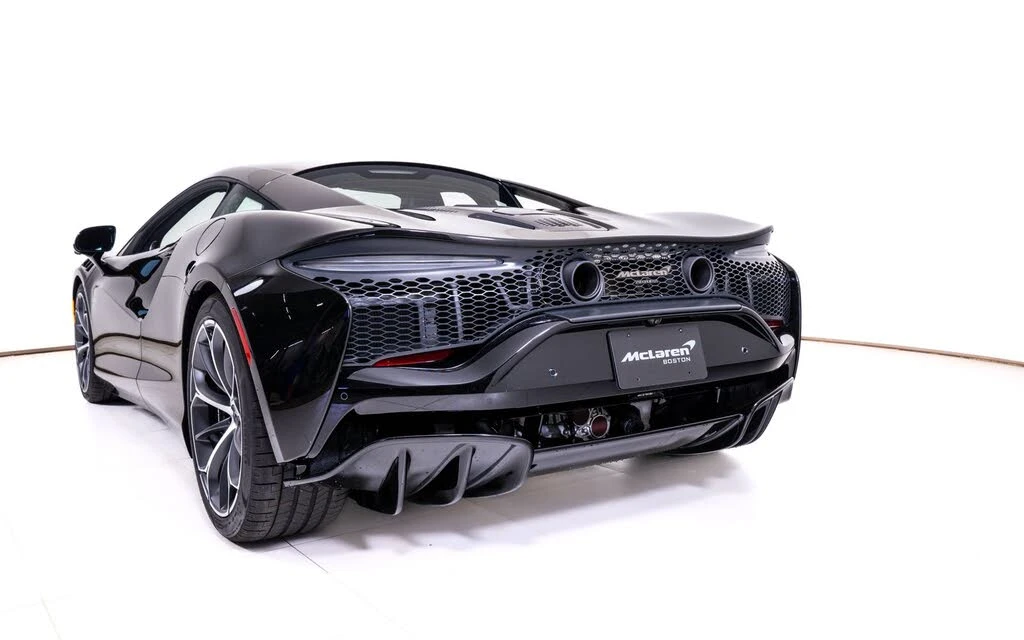 2026 McLaren Artura - Image 10 of 22