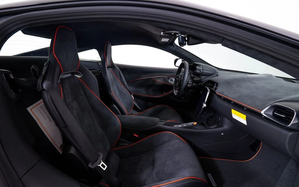 2026 McLaren Artura - Image 20 of 22