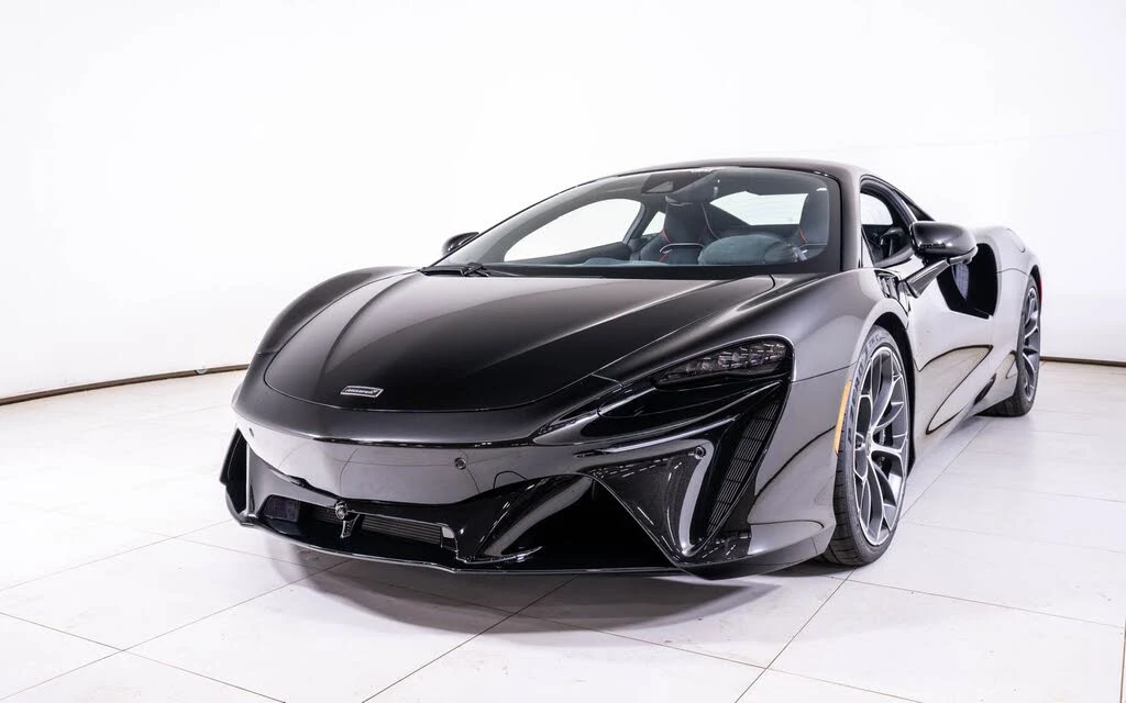 2026 McLaren Artura - Image 9 of 22