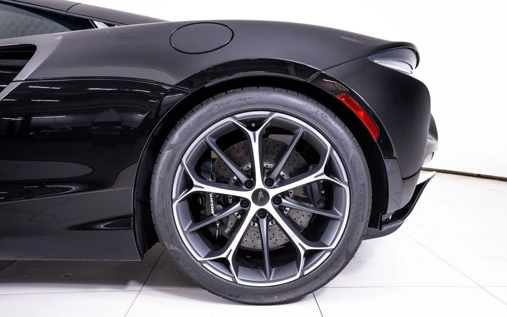 2026 McLaren Artura - Image 13 of 22